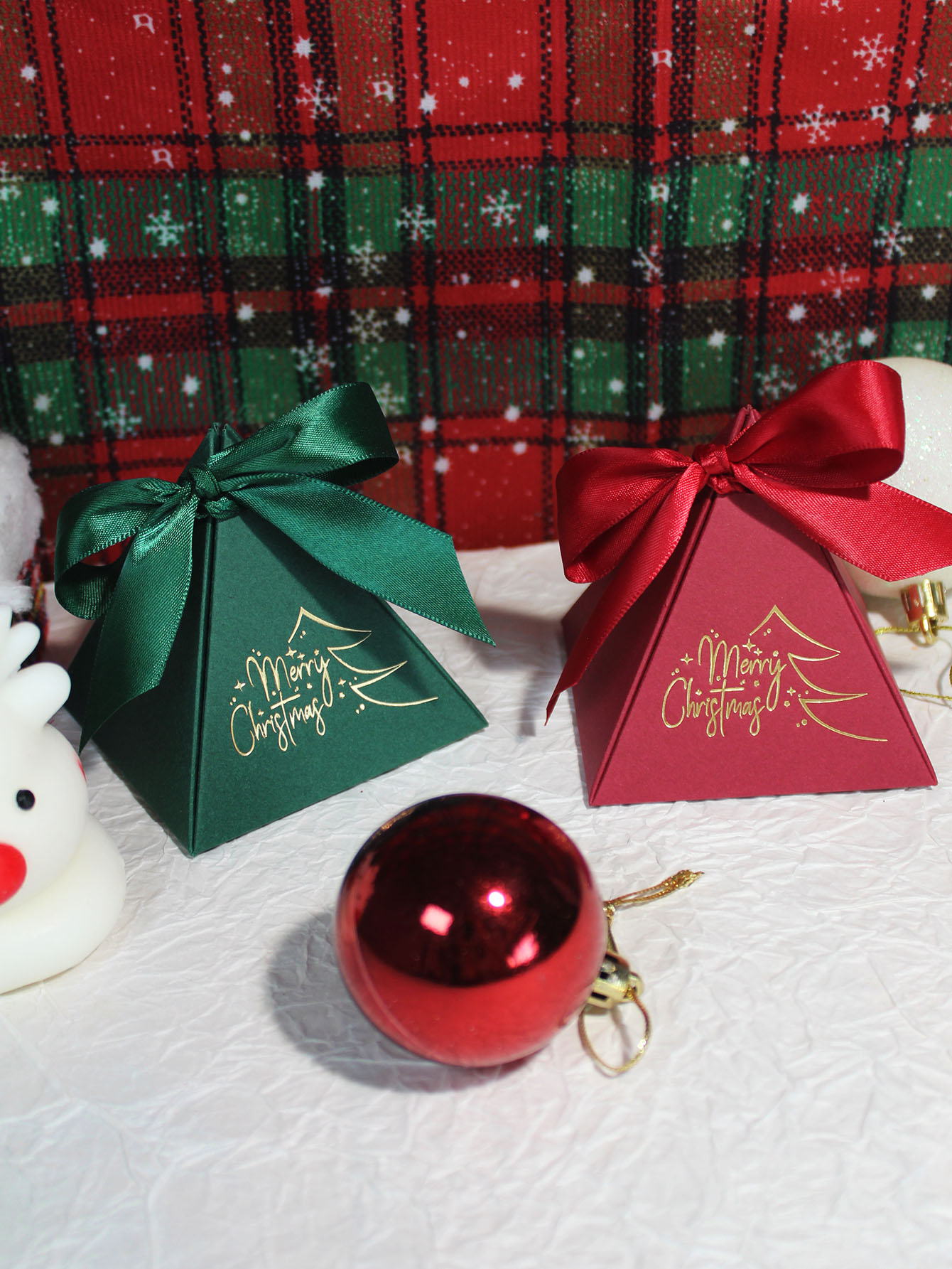 Christmas Triangle Box Candy G - đánh giá và giá Chocolate Snack