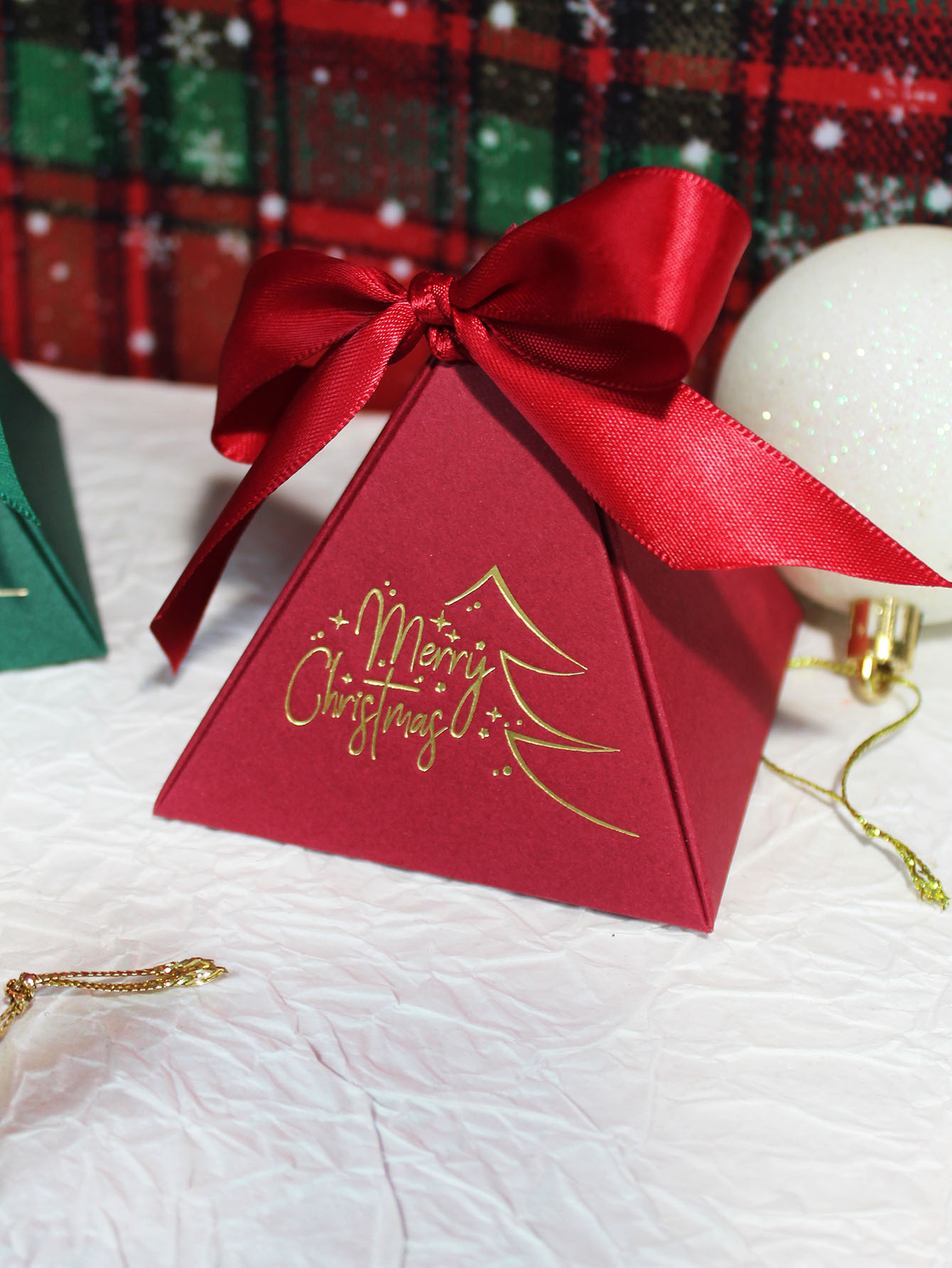 Christmas Triangle Box Candy G - đánh giá và giá Chocolate Snack
